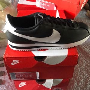 MENS nike Cortez.